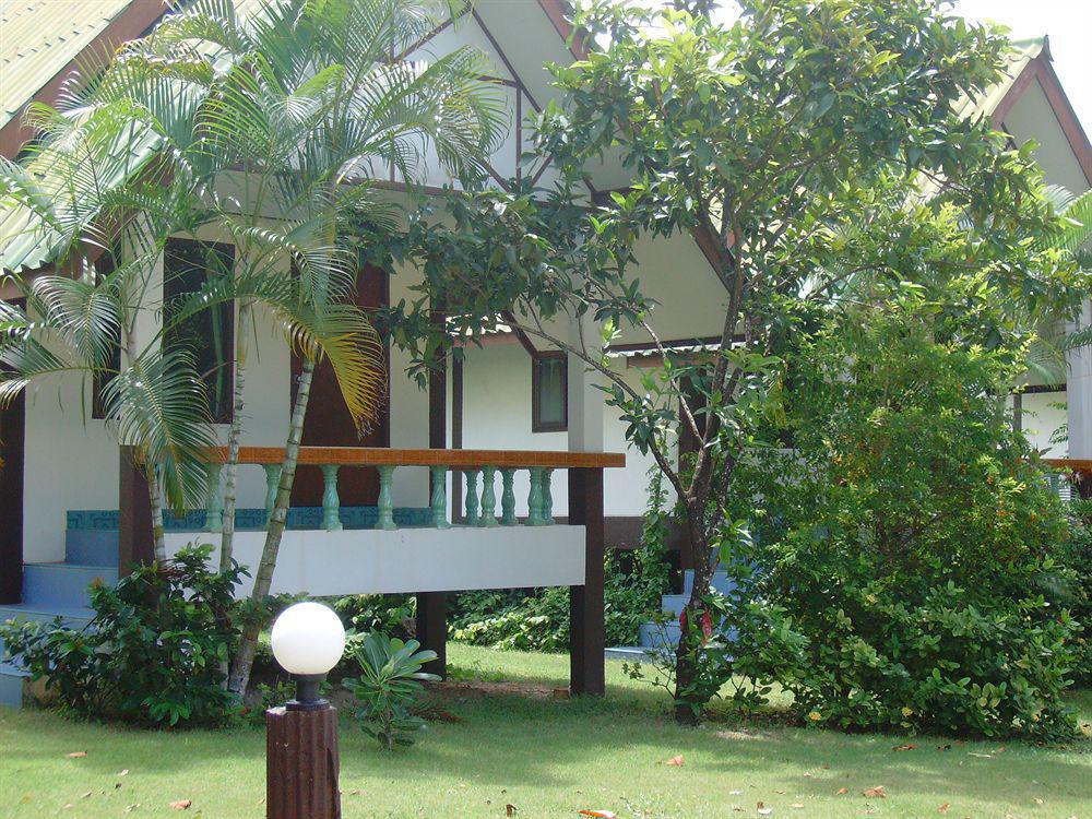Lanta Palm Beach Resort , Beach Bungalow - Koh Lanta Exterior photo