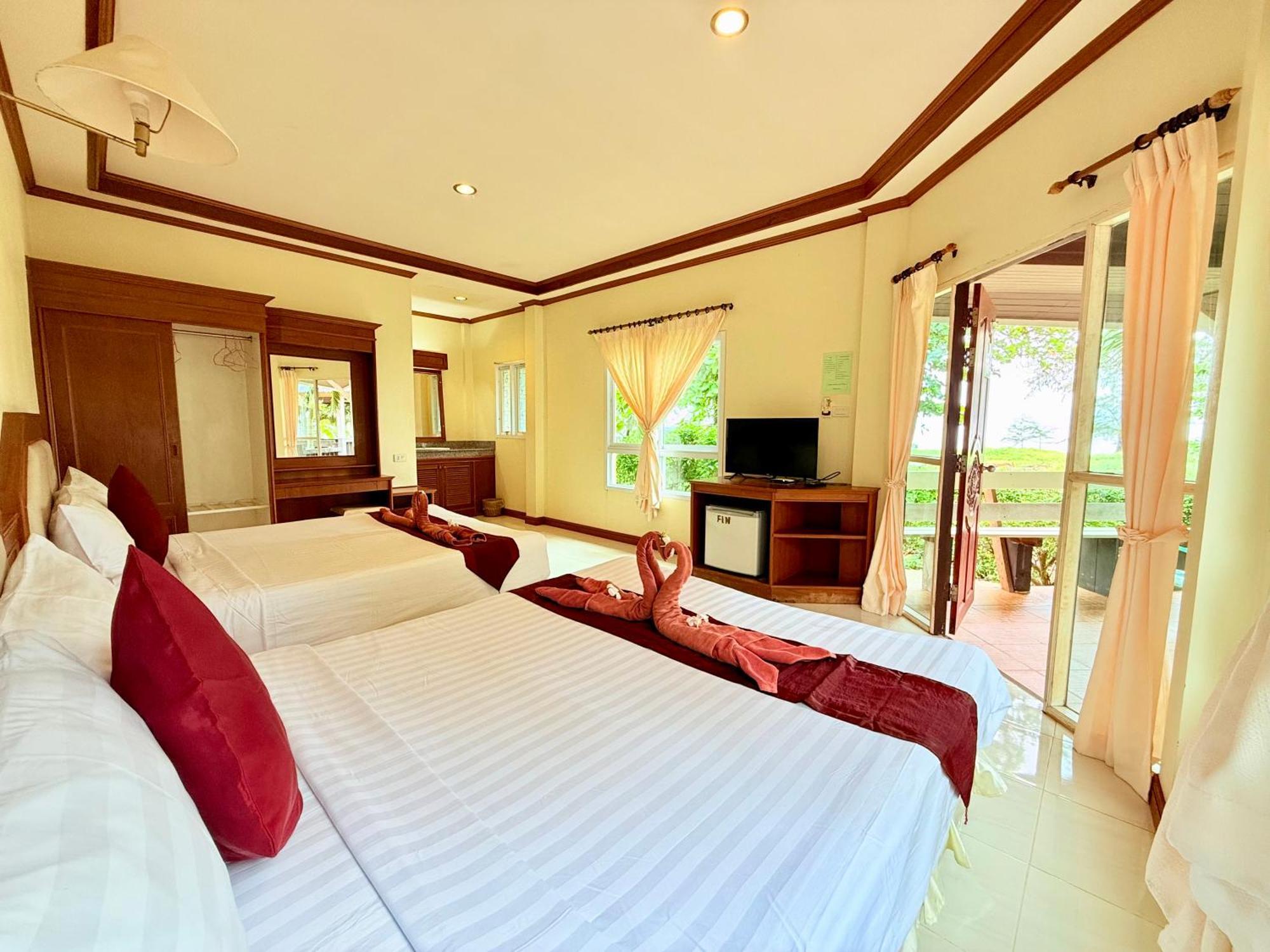 Lanta Palm Beach Resort , Beach Bungalow - Koh Lanta Exterior photo