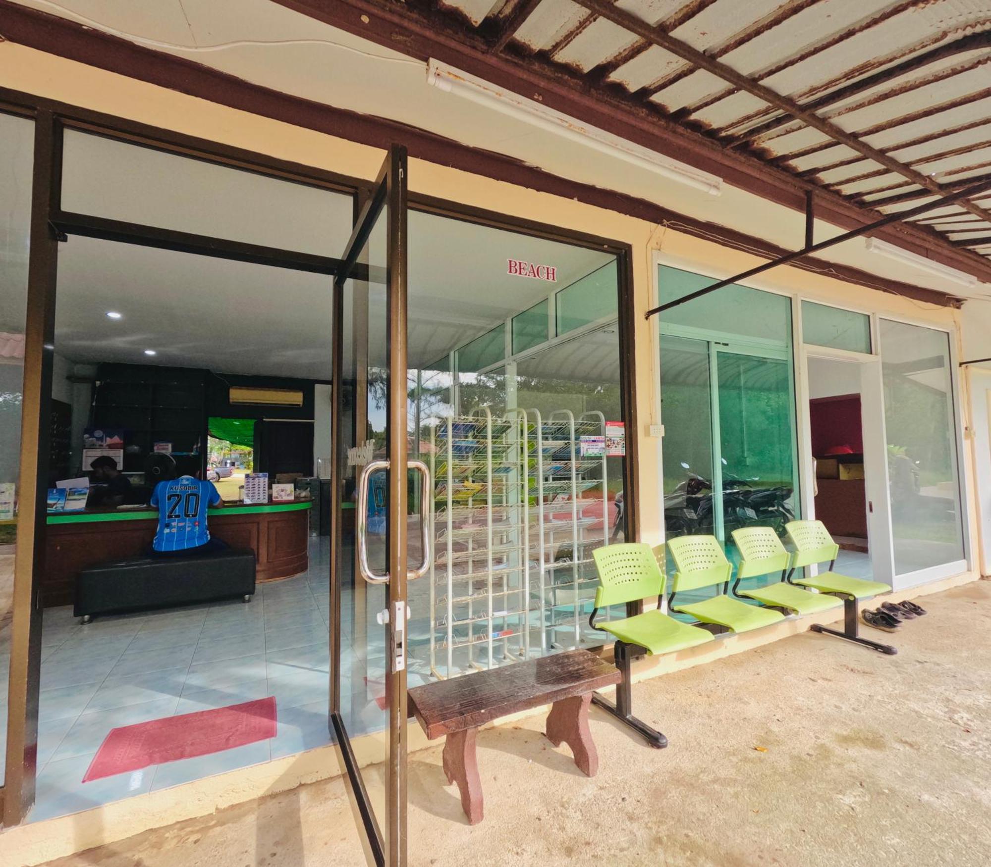 Lanta Palm Beach Resort , Beach Bungalow - Koh Lanta Exterior photo