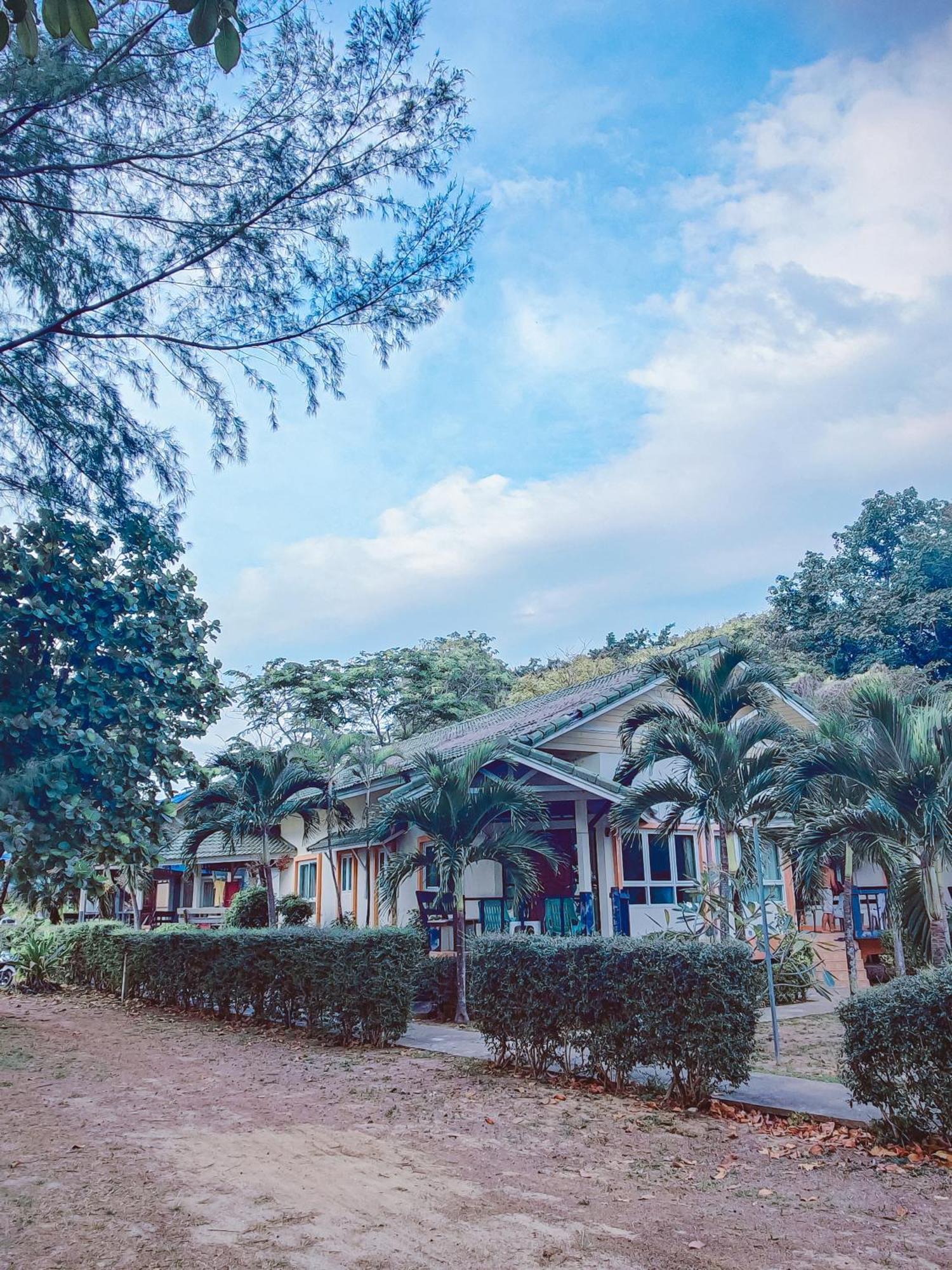 Lanta Palm Beach Resort , Beach Bungalow - Koh Lanta Exterior photo