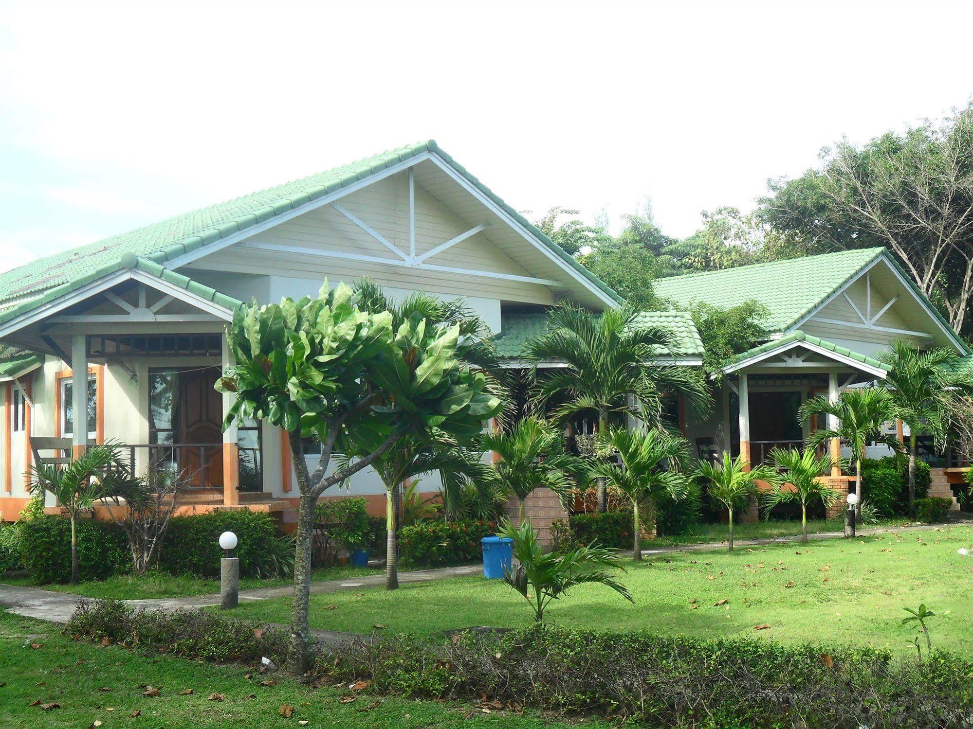 Lanta Palm Beach Resort , Beach Bungalow - Koh Lanta Exterior photo