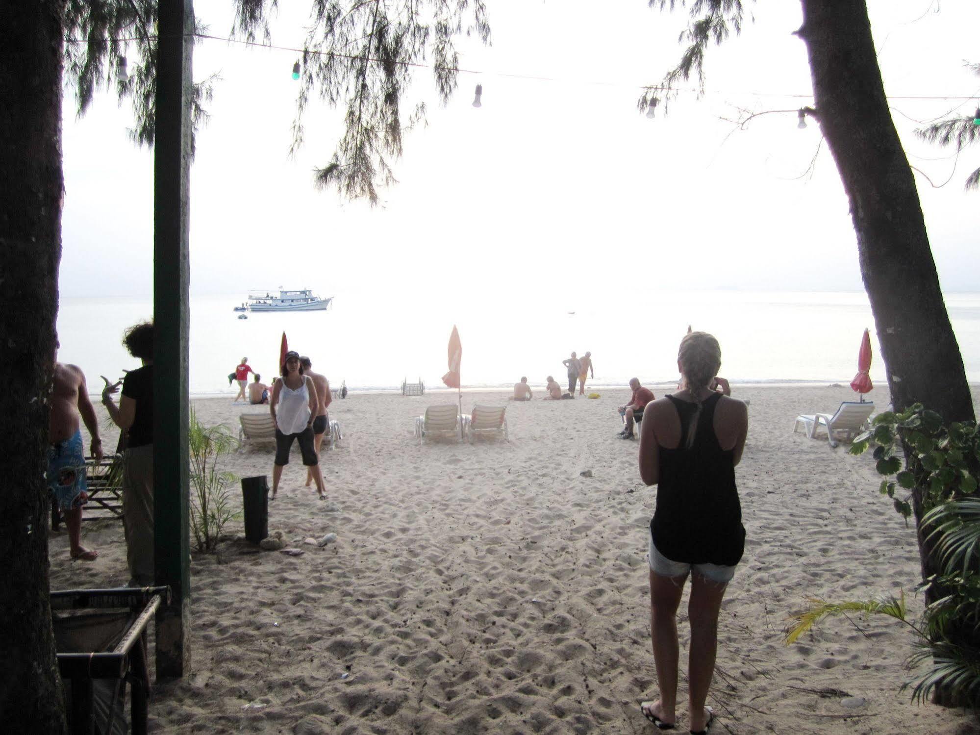 Lanta Palm Beach Resort , Beach Bungalow - Koh Lanta Exterior photo