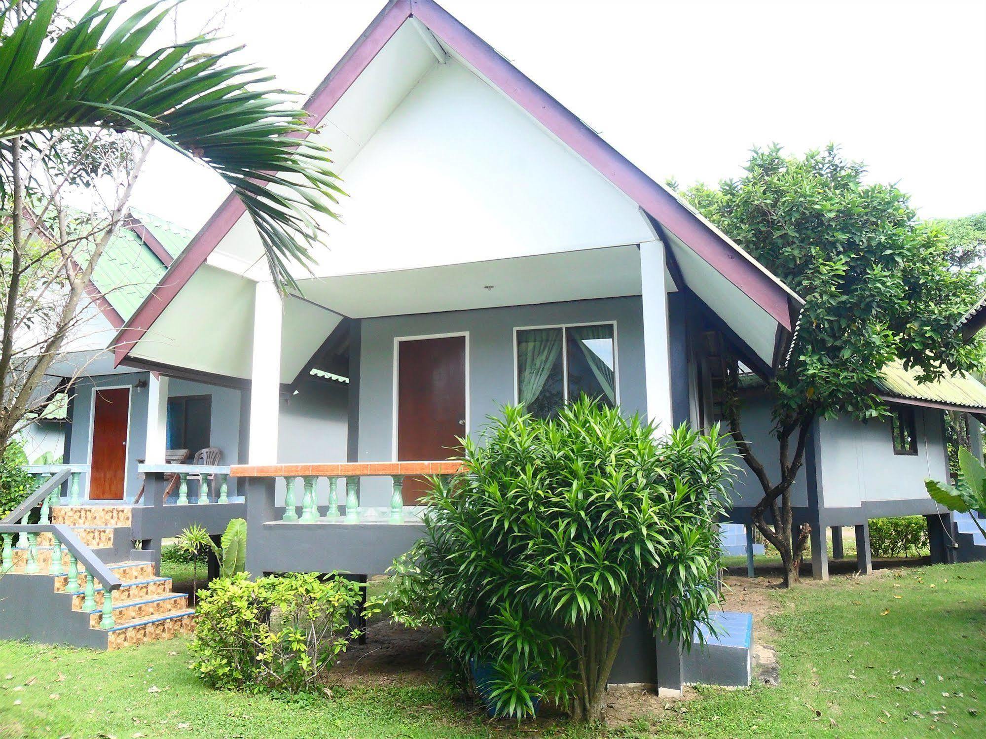 Lanta Palm Beach Resort , Beach Bungalow - Koh Lanta Exterior photo