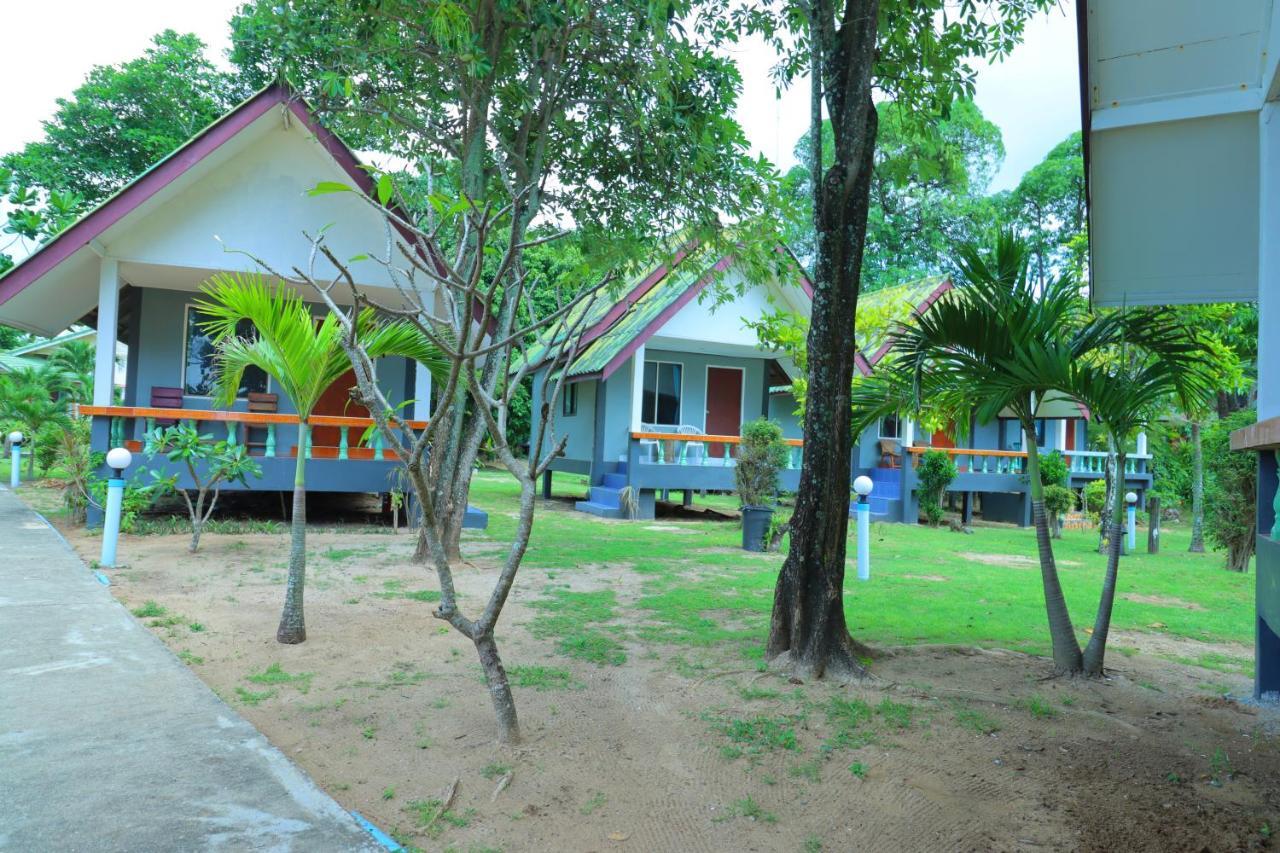 Lanta Palm Beach Resort , Beach Bungalow - Koh Lanta Exterior photo